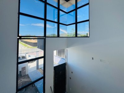 Casa com 157m², 6 quartos (sendo 3 suítes), 2 garagens, no bairro Campeche em Florianópolis