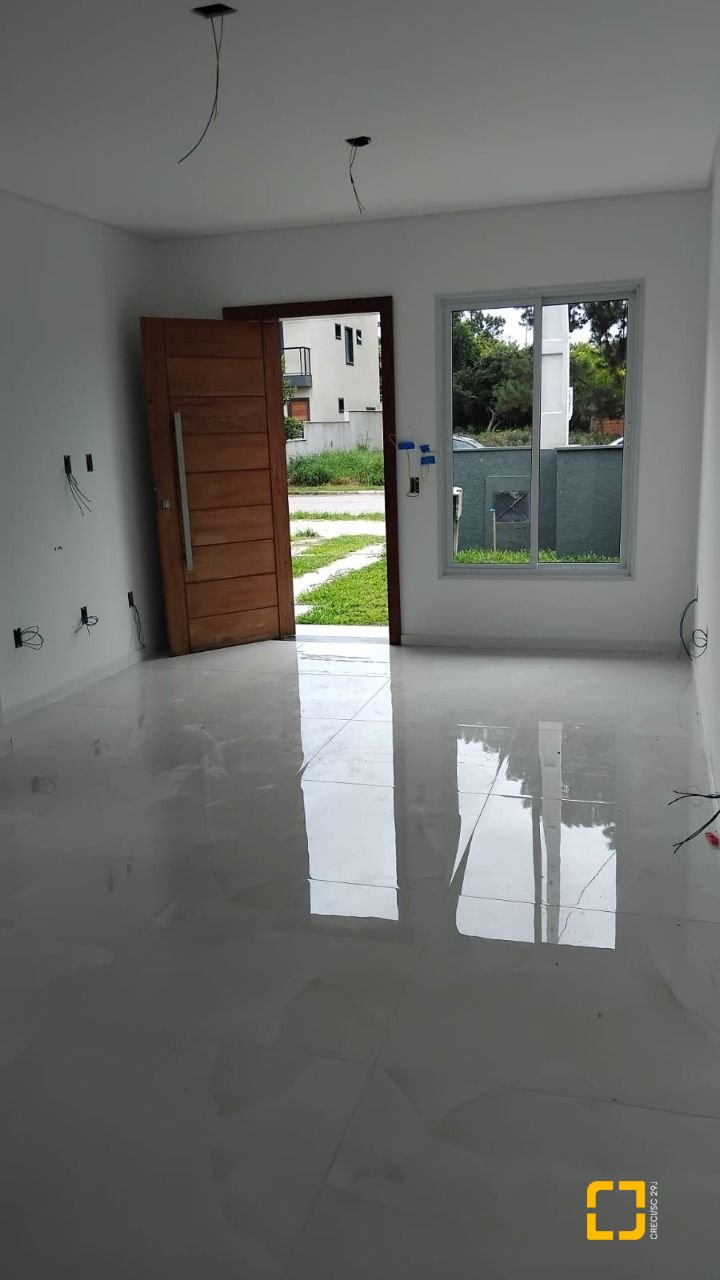 Casa com 93m², 4 quartos (sendo 1 suíte), 1 garagem, no bairro Rio Vermelho em Florianópolis