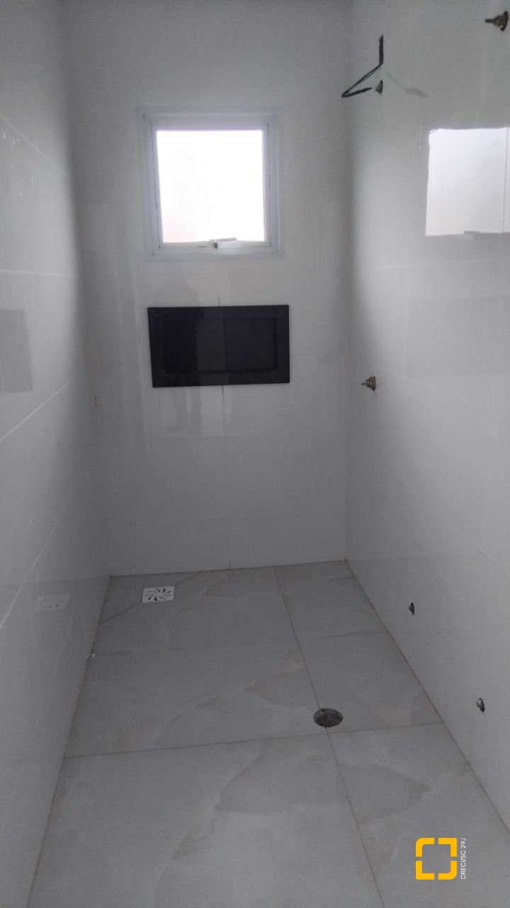 Casa com 93m², 4 quartos (sendo 1 suíte), 1 garagem, no bairro Rio Vermelho em Florianópolis