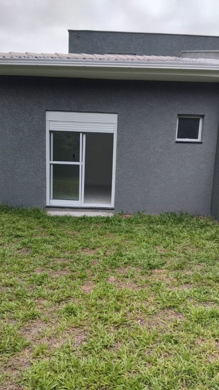 Casa com 93m², 4 quartos (sendo 1 suíte), 1 garagem, no bairro Rio Vermelho em Florianópolis