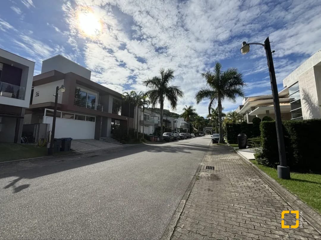 Terreno com 450m², no bairro Jurerê em Florianópolis