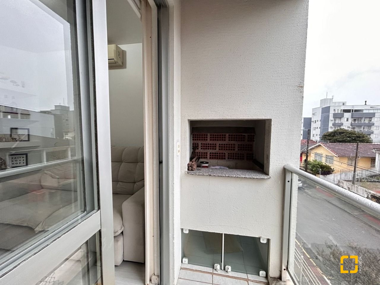 Apartamento com 60m², 3 quartos (sendo 1 suíte), 1 garagem, no bairro Estreito em Florianópolis