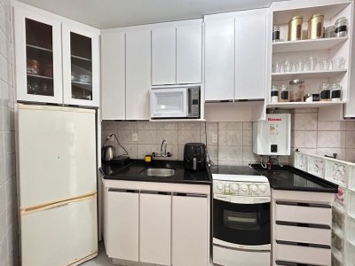 Apartamento com 60m², 3 quartos (sendo 1 suíte), 1 garagem, no bairro Estreito em Florianópolis
