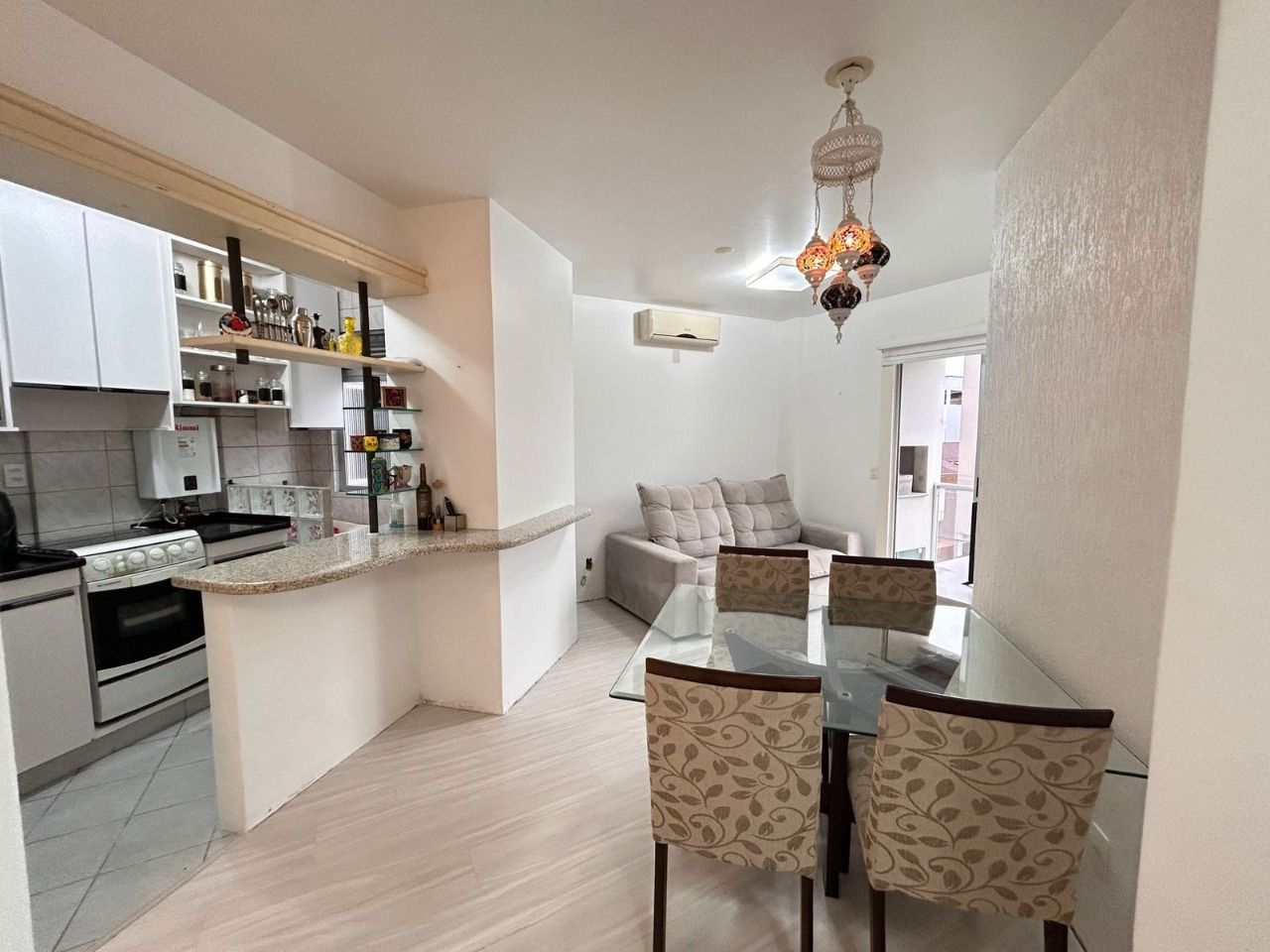 Apartamento com 60m², 3 quartos (sendo 1 suíte), 1 garagem, no bairro Estreito em Florianópolis