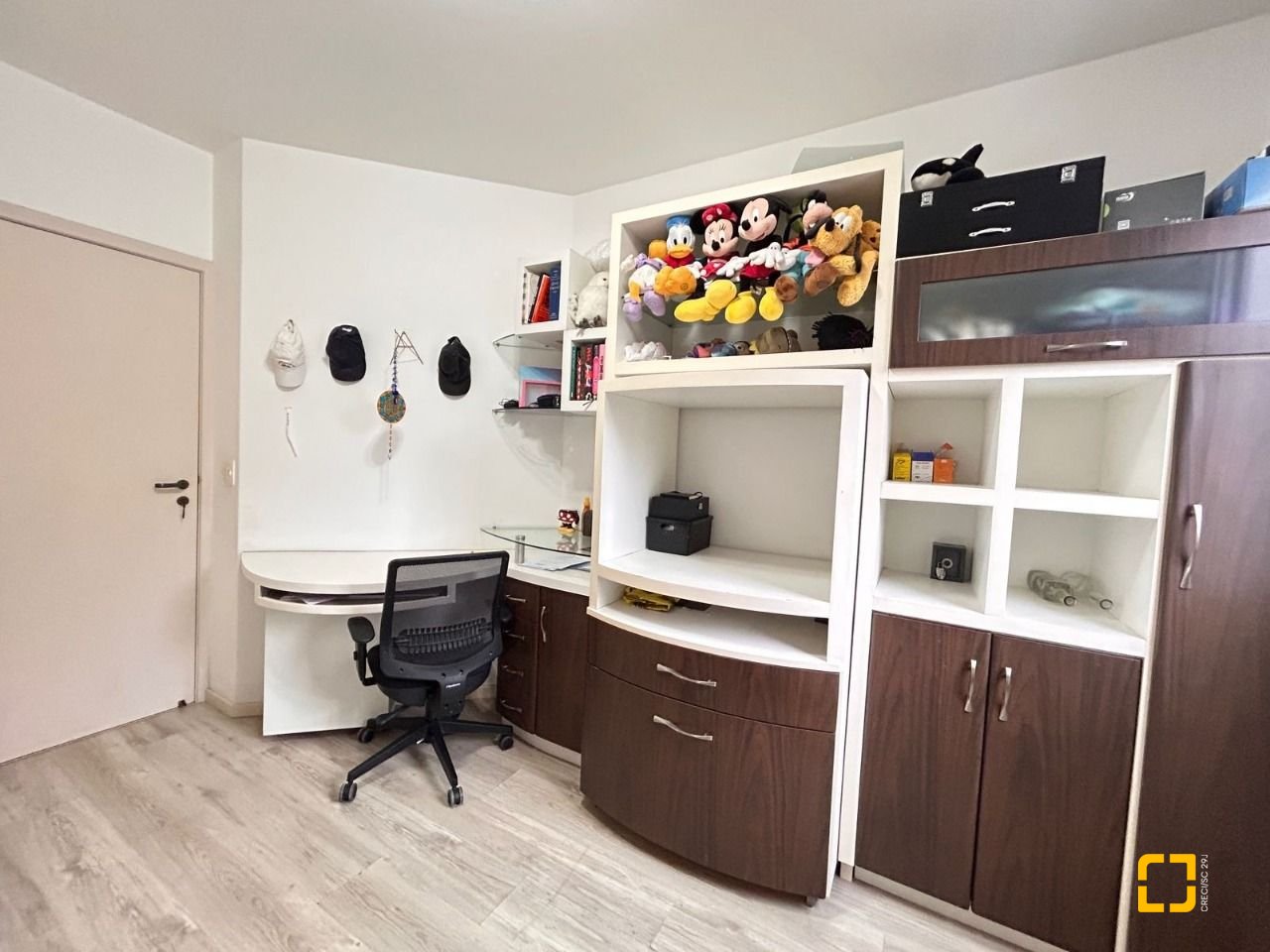 Apartamento com 60m², 3 quartos (sendo 1 suíte), 1 garagem, no bairro Estreito em Florianópolis