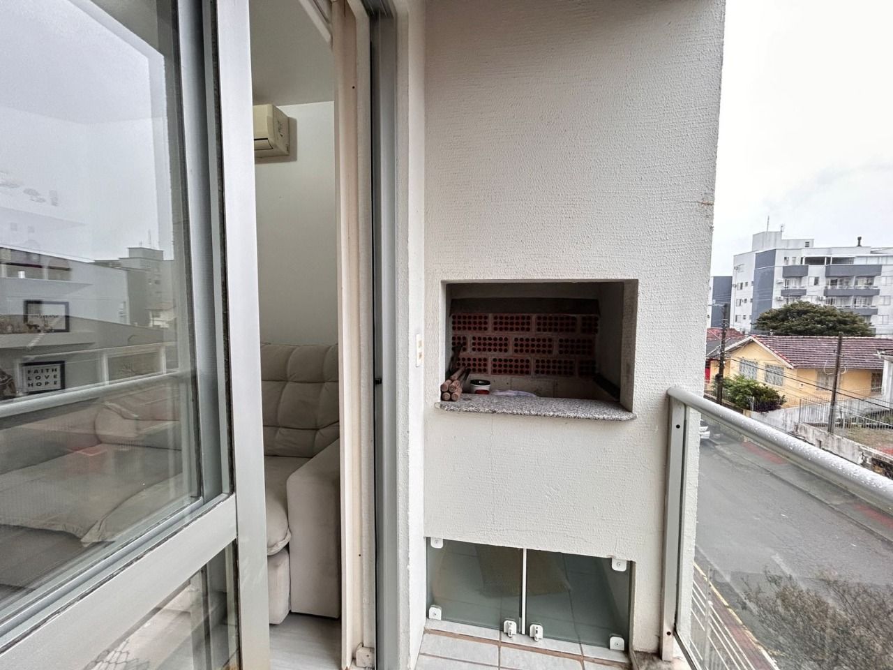Apartamento com 60m², 3 quartos (sendo 1 suíte), 1 garagem, no bairro Estreito em Florianópolis