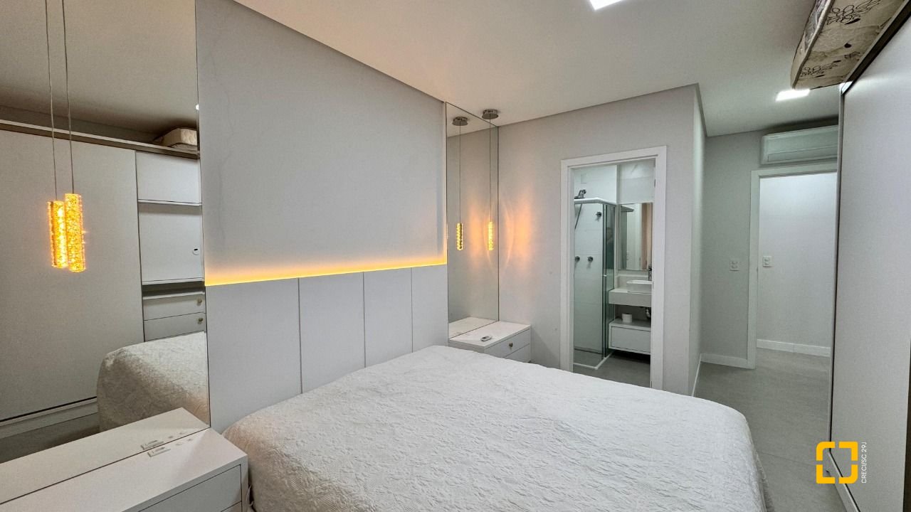 Apartamento com 90m², 4 quartos (sendo 2 suítes), 2 garagens, no bairro Jurerê Internacional em Florianópolis