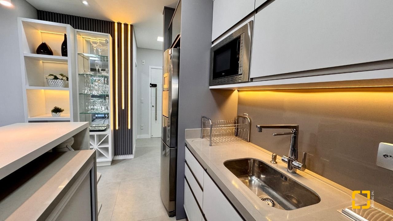 Apartamento com 90m², 4 quartos (sendo 2 suítes), 2 garagens, no bairro Jurerê Internacional em Florianópolis