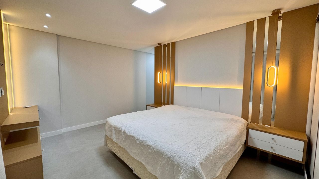 Apartamento com 90m², 4 quartos (sendo 2 suítes), 2 garagens, no bairro Jurerê Internacional em Florianópolis