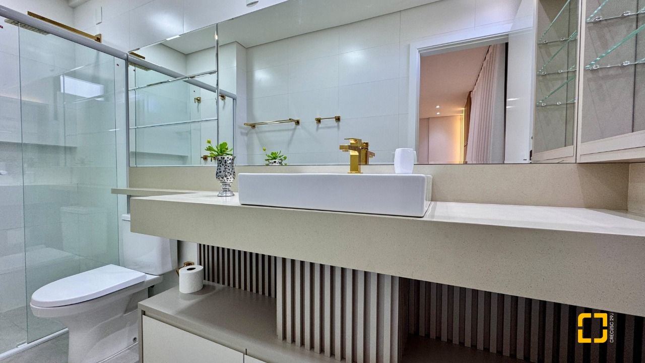 Apartamento com 90m², 4 quartos (sendo 2 suítes), 2 garagens, no bairro Jurerê Internacional em Florianópolis