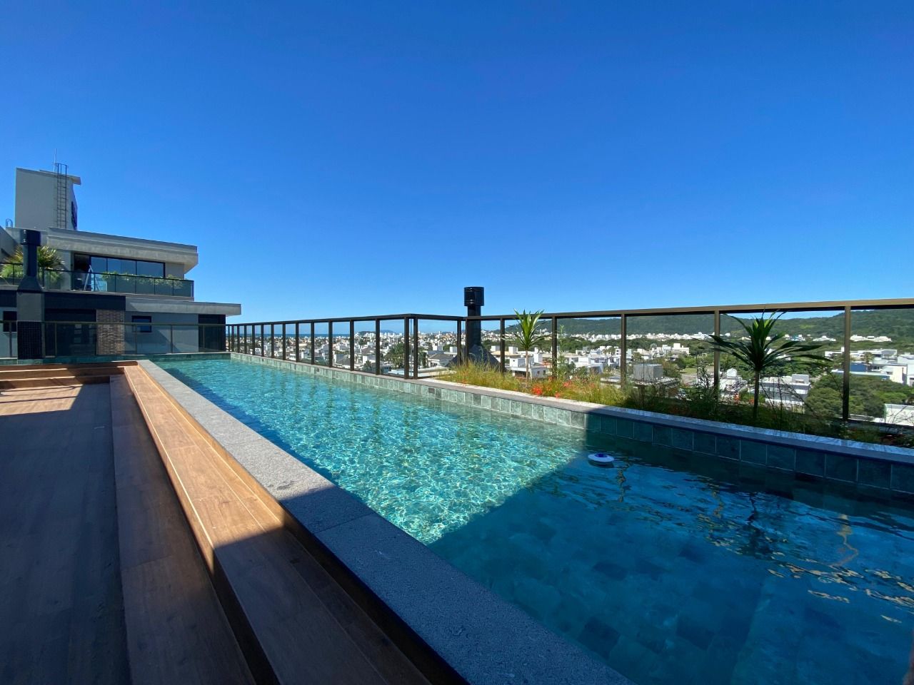Apartamento com 90m², 4 quartos (sendo 2 suítes), 2 garagens, no bairro Jurerê Internacional em Florianópolis