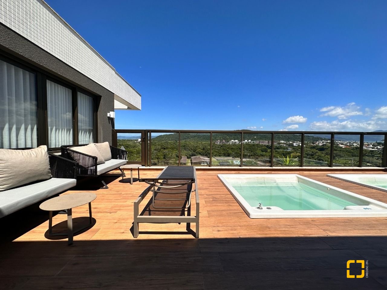 Apartamento com 90m², 4 quartos (sendo 2 suítes), 2 garagens, no bairro Jurerê Internacional em Florianópolis