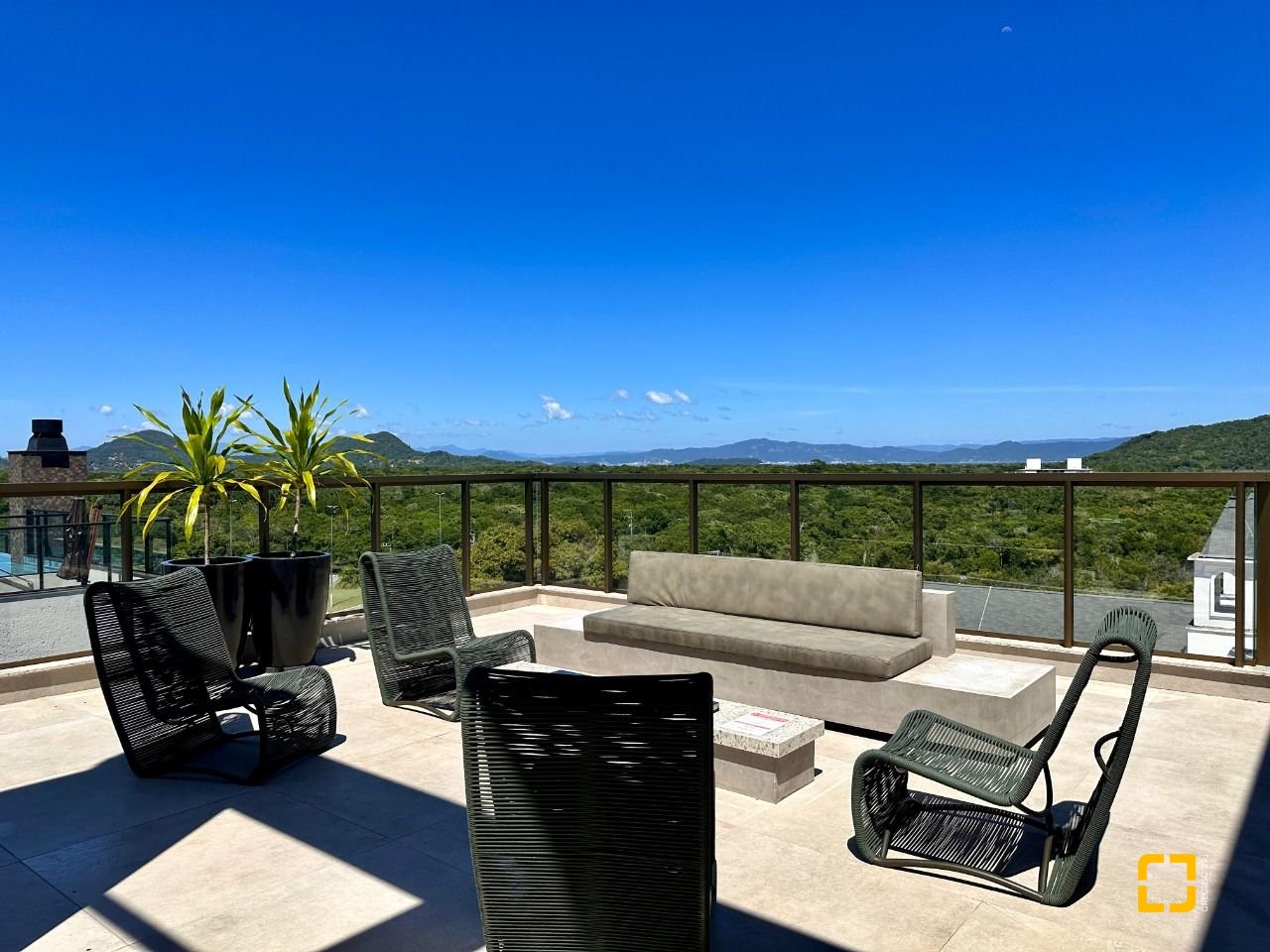 Apartamento com 90m², 4 quartos (sendo 2 suítes), 2 garagens, no bairro Jurerê Internacional em Florianópolis