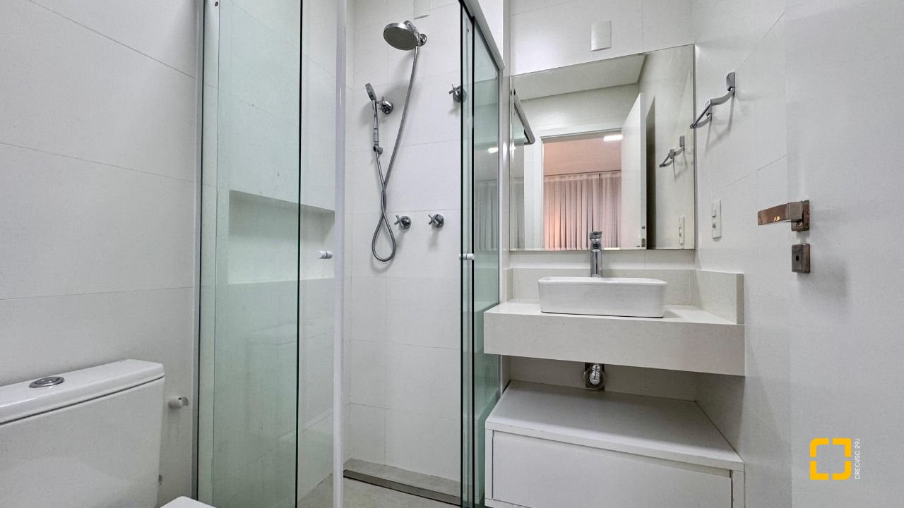 Apartamento com 90m², 4 quartos (sendo 2 suítes), 2 garagens, no bairro Jurerê Internacional em Florianópolis