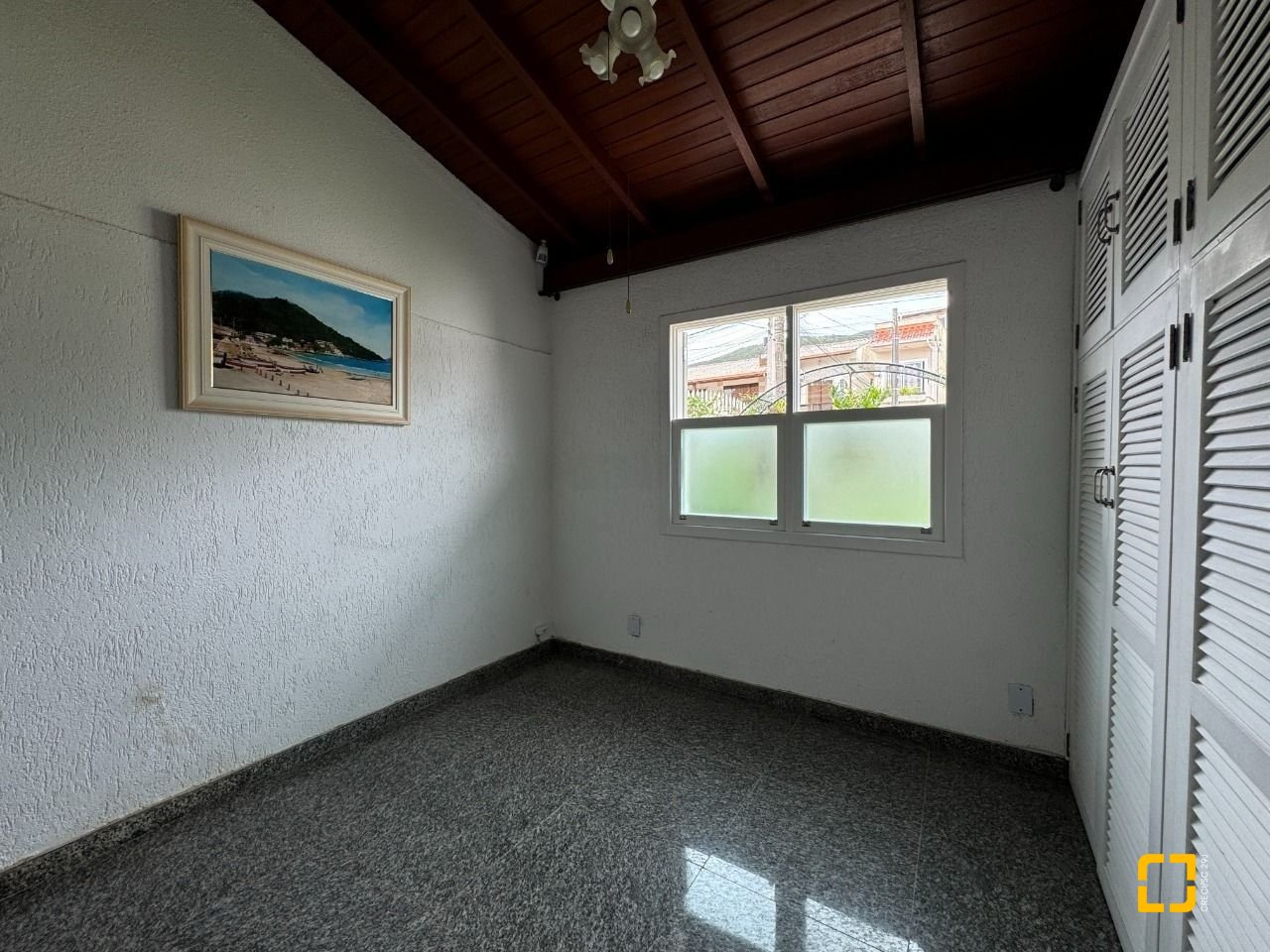 Casa com 305m², 6 quartos (sendo 3 suítes), 3 garagens, no bairro Pântano do Sul em Florianópolis