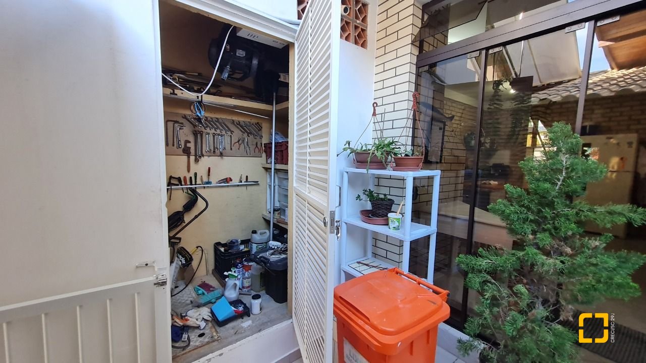 Casa com 305m², 6 quartos (sendo 3 suítes), 3 garagens, no bairro Pântano do Sul em Florianópolis