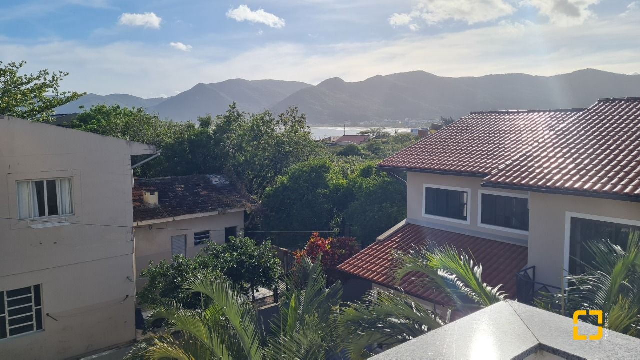 Casa com 305m², 6 quartos (sendo 3 suítes), 3 garagens, no bairro Pântano do Sul em Florianópolis