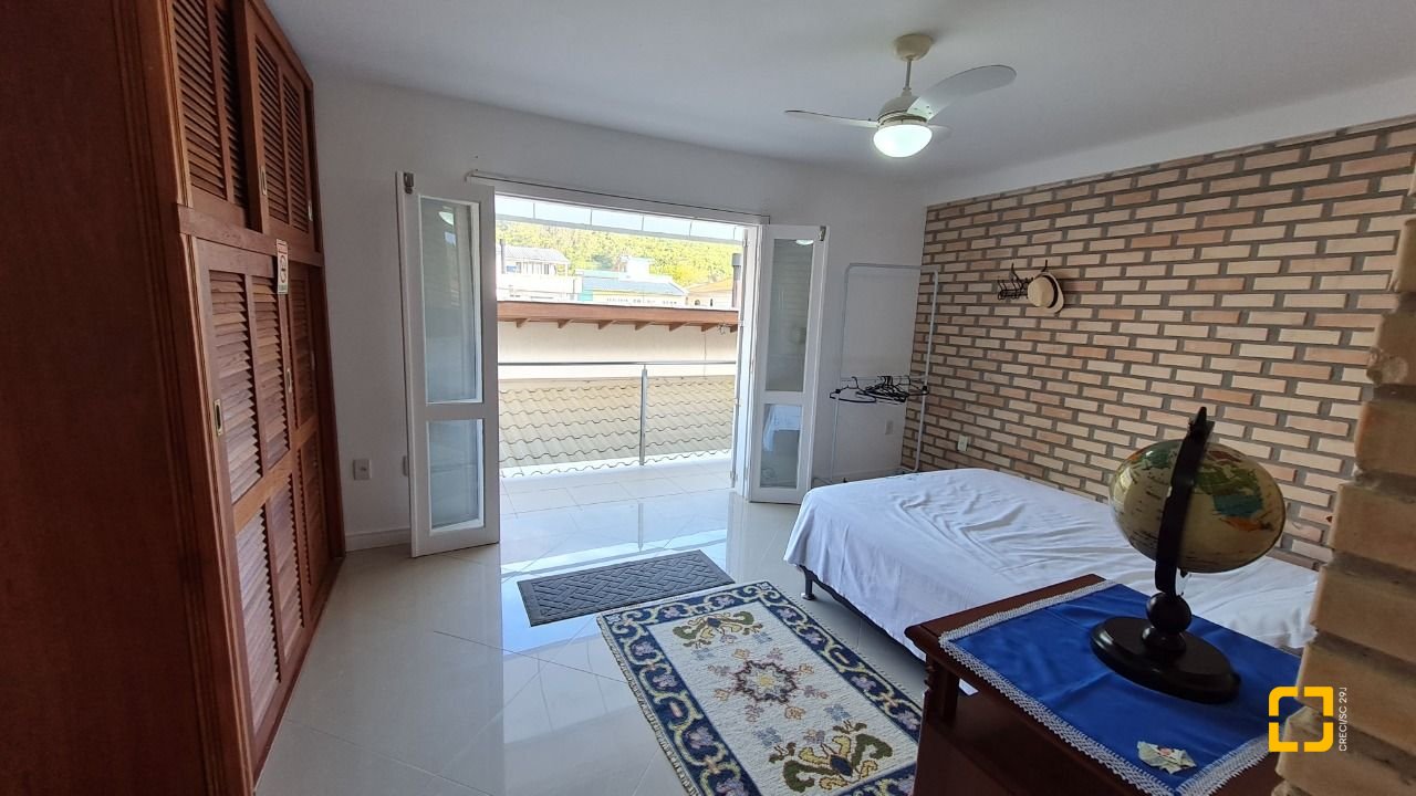 Casa com 305m², 6 quartos (sendo 3 suítes), 3 garagens, no bairro Pântano do Sul em Florianópolis
