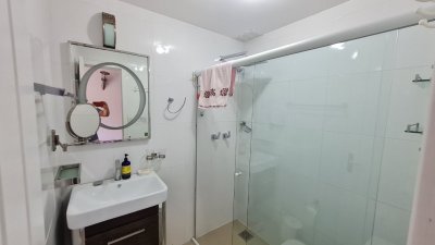 Casa com 305m², 6 quartos (sendo 3 suítes), 3 garagens, no bairro Pântano do Sul em Florianópolis
