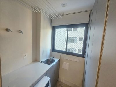 Apartamento com 94m², 4 quartos (sendo 1 suíte), 2 garagens, no bairro Estreito em Florianópolis