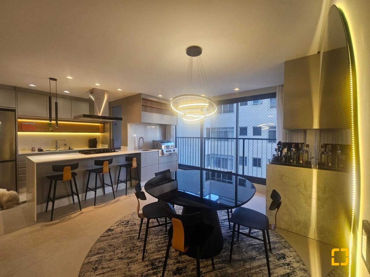 Apartamento com 94m², 4 quartos (sendo 1 suíte), 2 garagens, no bairro Estreito em Florianópolis