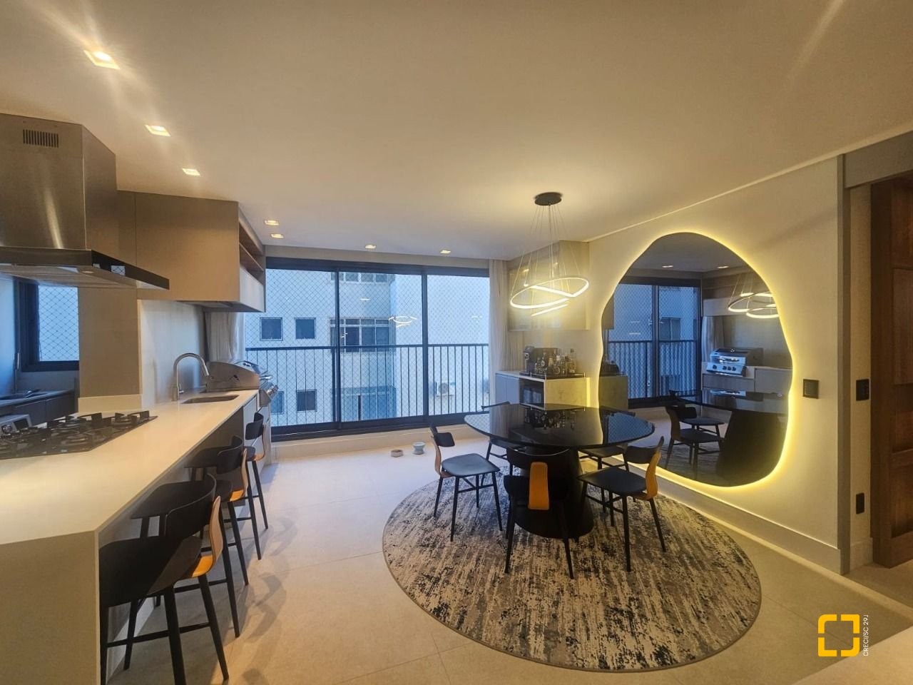 Apartamento com 94m², 4 quartos (sendo 1 suíte), 2 garagens, no bairro Estreito em Florianópolis