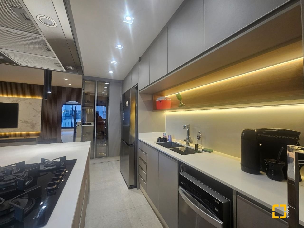 Apartamento com 94m², 4 quartos (sendo 1 suíte), 2 garagens, no bairro Estreito em Florianópolis