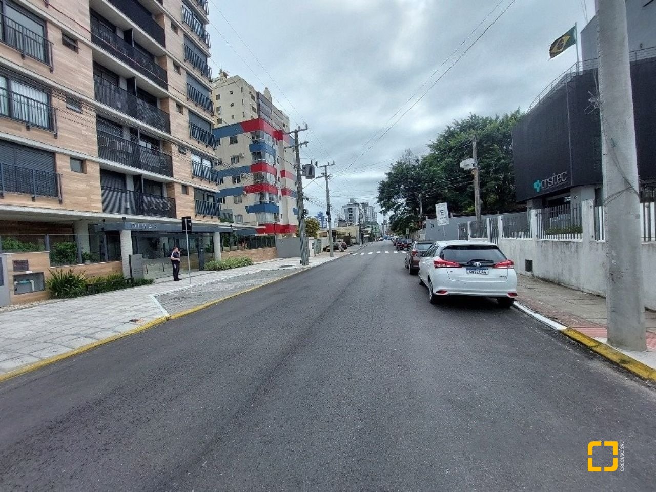 Apartamento com 94m², 4 quartos (sendo 1 suíte), 2 garagens, no bairro Estreito em Florianópolis