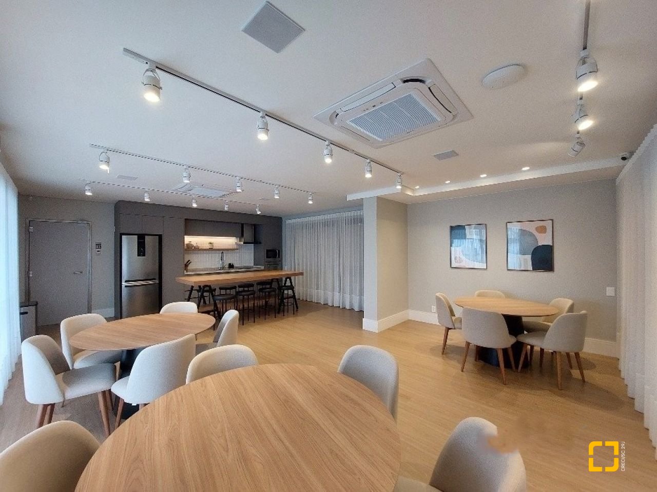 Apartamento com 94m², 4 quartos (sendo 1 suíte), 2 garagens, no bairro Estreito em Florianópolis