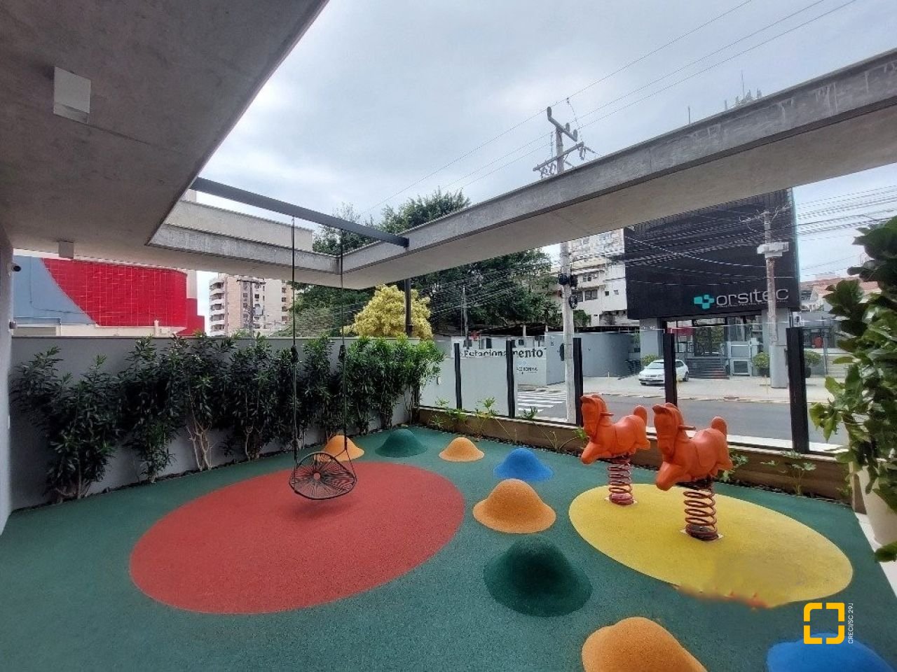 Apartamento com 94m², 4 quartos (sendo 1 suíte), 2 garagens, no bairro Estreito em Florianópolis
