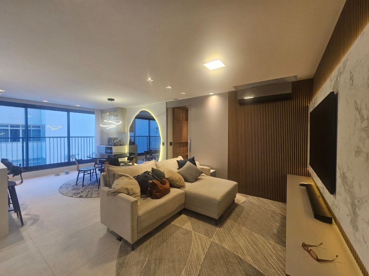 Apartamento com 94m², 4 quartos (sendo 1 suíte), 2 garagens, no bairro Estreito em Florianópolis