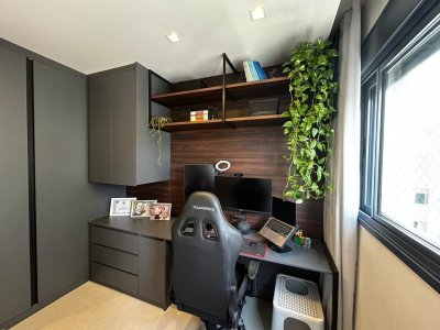 Apartamento com 94m², 4 quartos (sendo 1 suíte), 2 garagens, no bairro Estreito em Florianópolis
