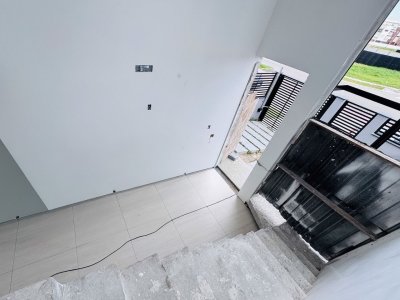 Casa com 174m², 6 quartos (sendo 3 suítes), 2 garagens, no bairro Campeche em Florianópolis