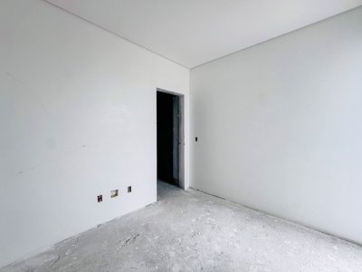 Casa com 174m², 6 quartos (sendo 3 suítes), 2 garagens, no bairro Campeche em Florianópolis