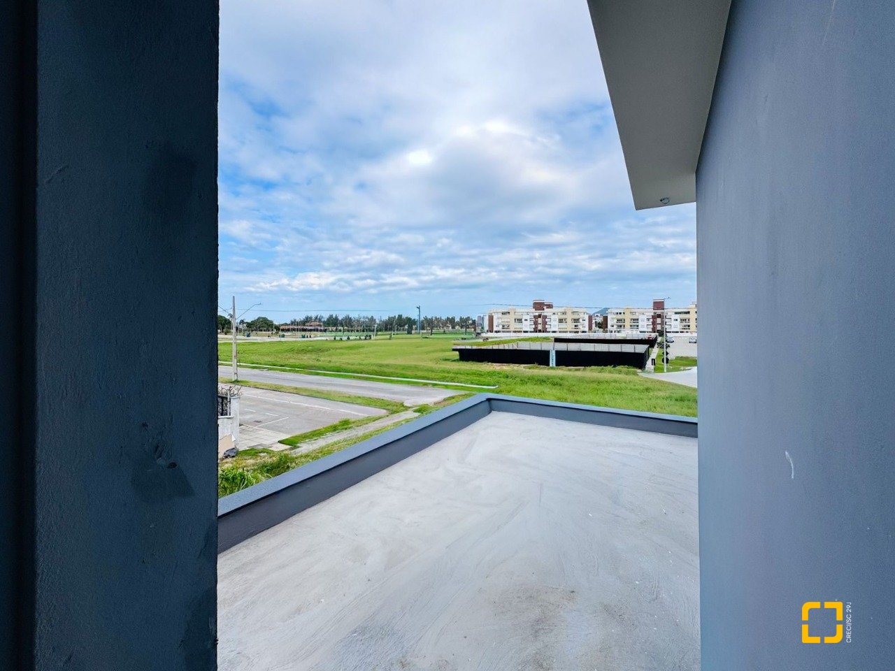 Casa com 174m², 6 quartos (sendo 3 suítes), 2 garagens, no bairro Campeche em Florianópolis