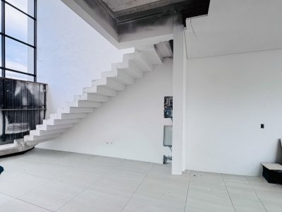 Casa com 174m², 6 quartos (sendo 3 suítes), 2 garagens, no bairro Campeche em Florianópolis
