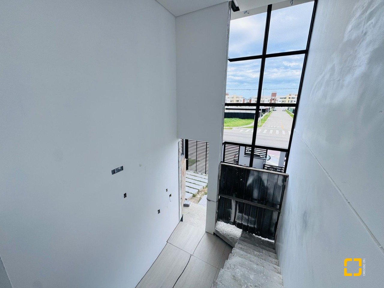 Casa com 174m², 6 quartos (sendo 3 suítes), 2 garagens, no bairro Campeche em Florianópolis