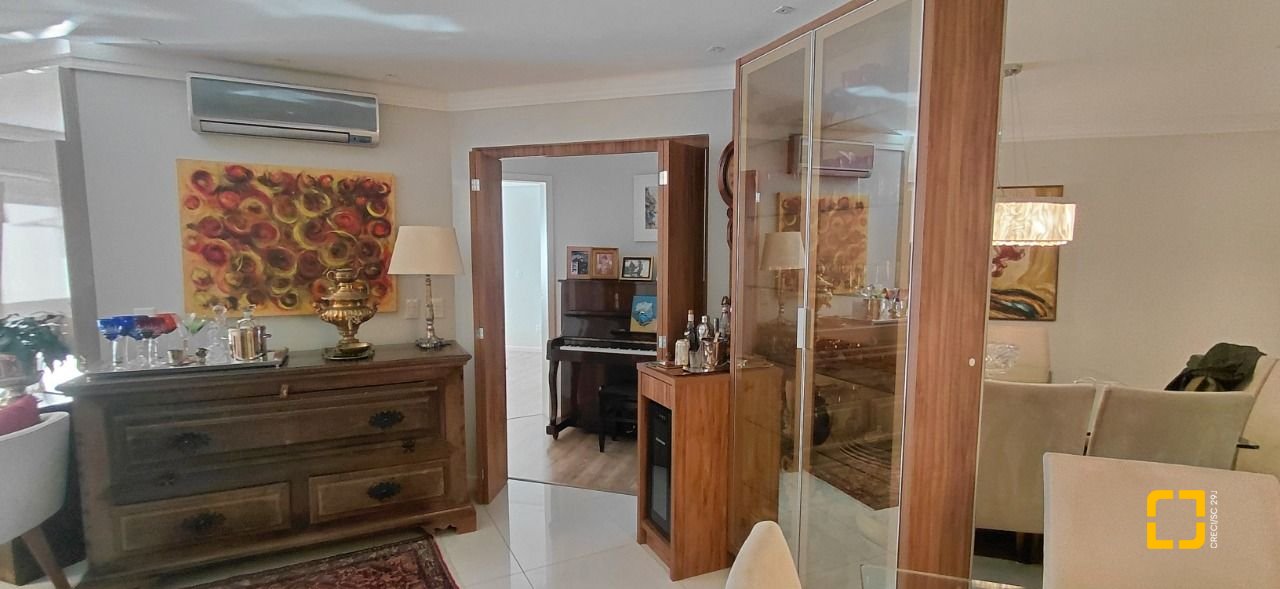 Apartamento com 115m², 4 quartos (sendo 1 suíte), 2 garagens, no bairro Agronômica em Florianópolis