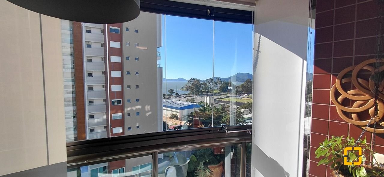 Apartamento com 115m², 4 quartos (sendo 1 suíte), 2 garagens, no bairro Agronômica em Florianópolis