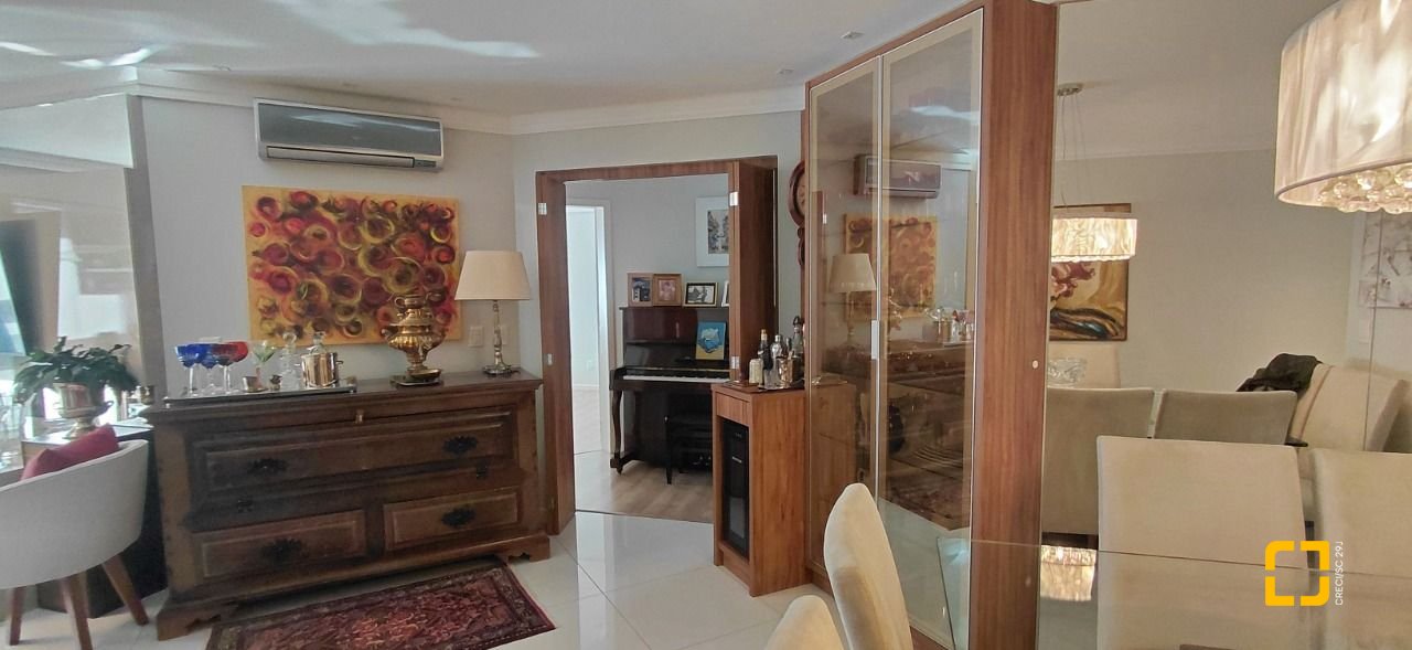 Apartamento com 115m², 4 quartos (sendo 1 suíte), 2 garagens, no bairro Agronômica em Florianópolis