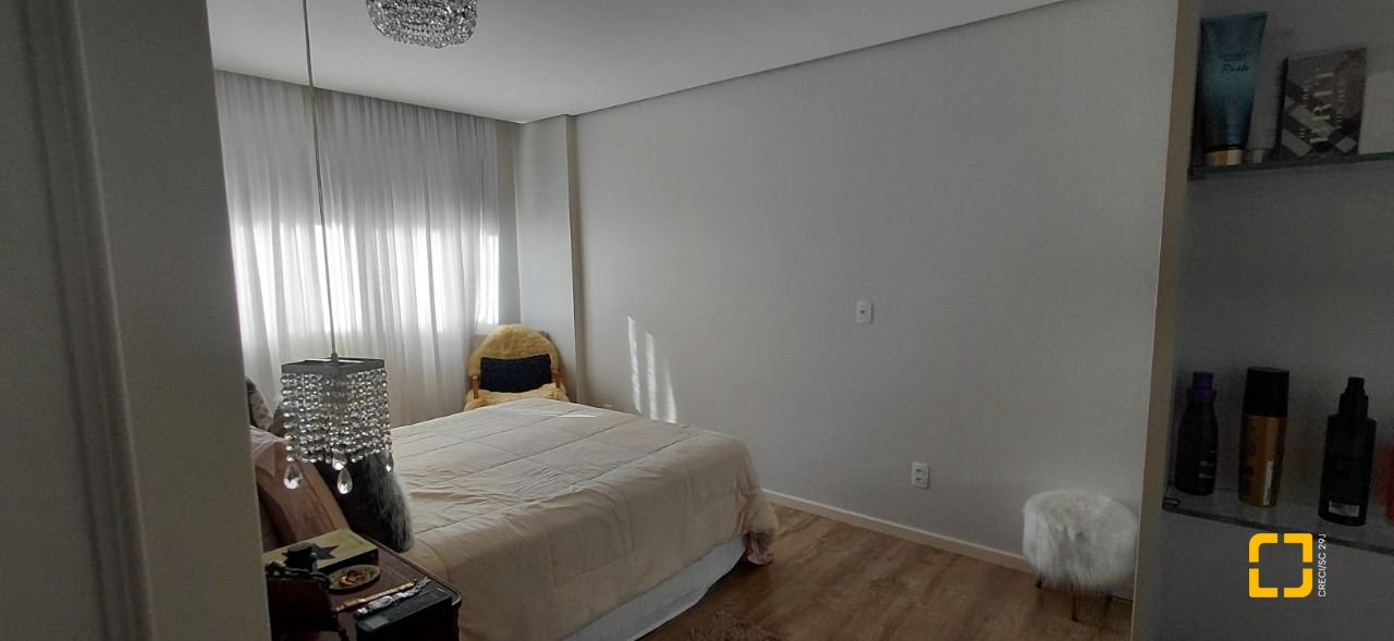 Apartamento com 115m², 4 quartos (sendo 1 suíte), 2 garagens, no bairro Agronômica em Florianópolis