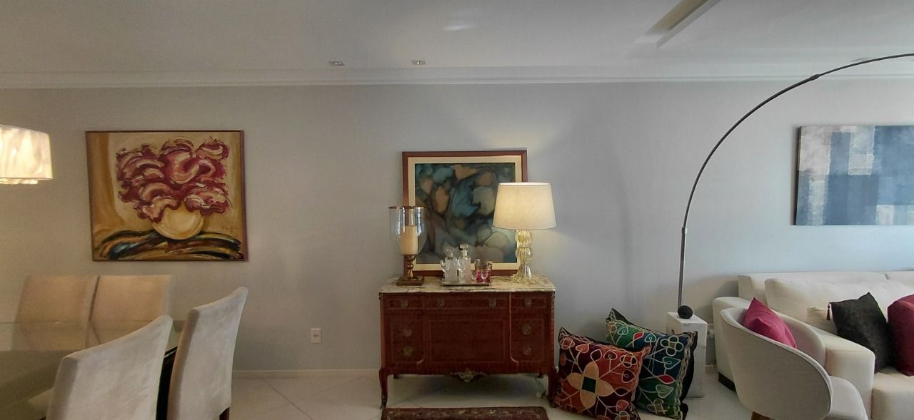 Apartamento com 115m², 4 quartos (sendo 1 suíte), 2 garagens, no bairro Agronômica em Florianópolis