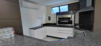 Apartamento com 115m², 4 quartos (sendo 1 suíte), 2 garagens, no bairro Agronômica em Florianópolis