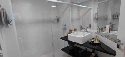 Apartamento com 115m², 4 quartos (sendo 1 suíte), 2 garagens, no bairro Agronômica em Florianópolis