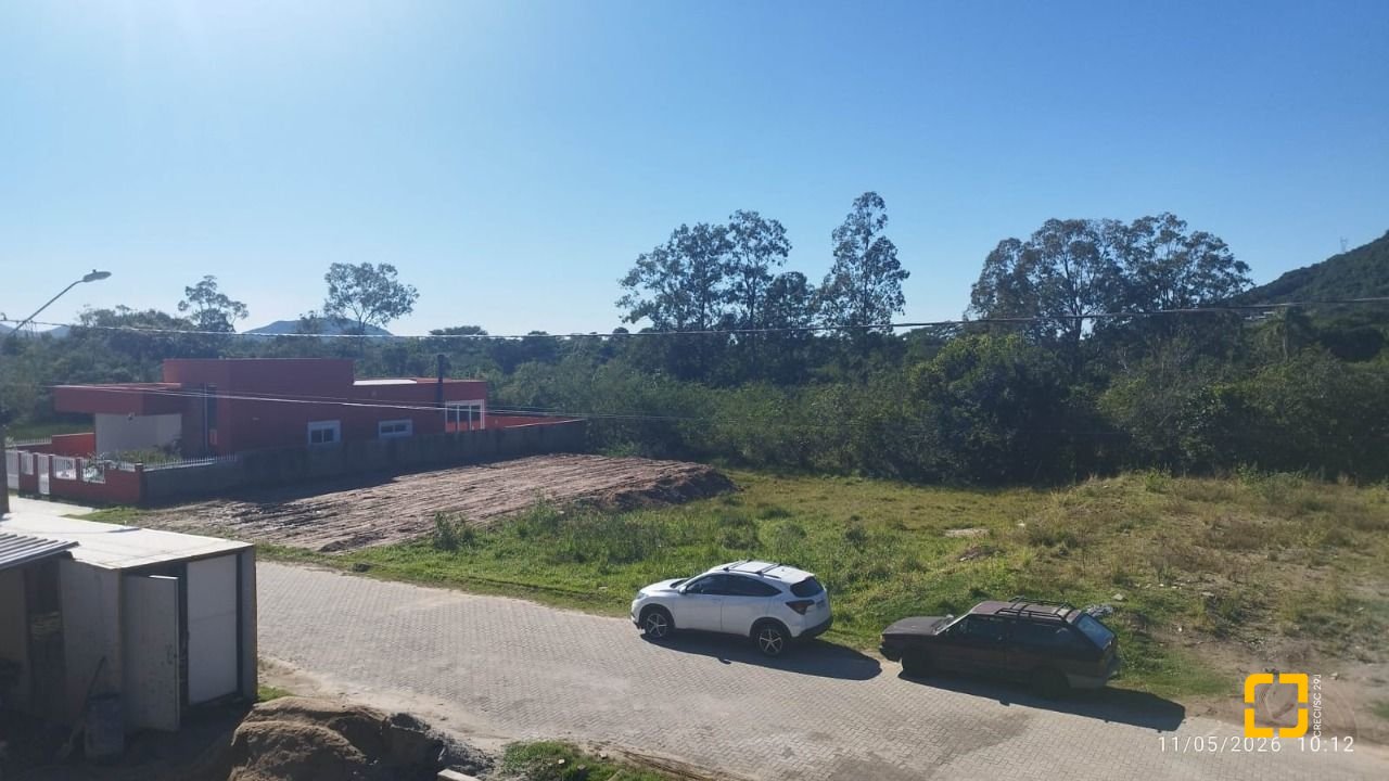 Casa com 117m², 4 quartos (sendo 1 suíte), 2 garagens, no bairro Ribeirão da Ilha em Florianópolis