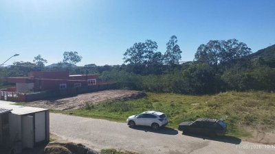 Casa com 117m², 4 quartos (sendo 1 suíte), 2 garagens, no bairro Ribeirão da Ilha em Florianópolis