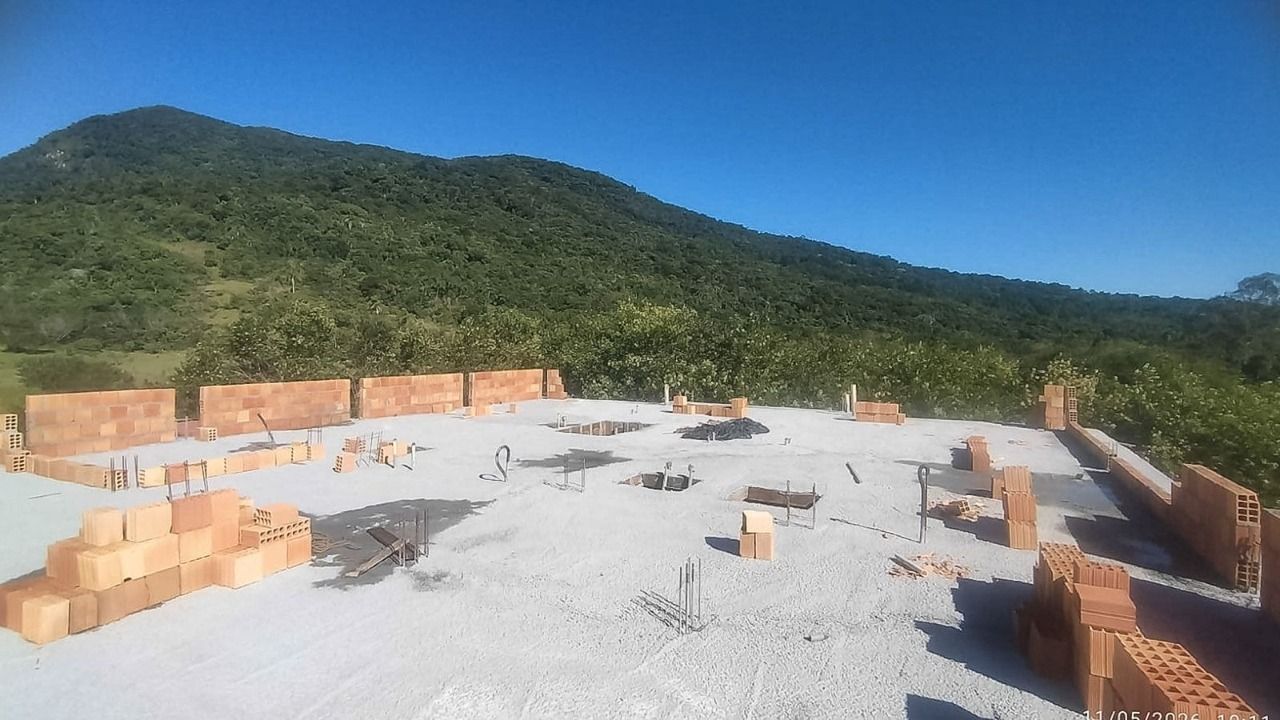 Casa com 119m², 4 quartos (sendo 1 suíte), 2 garagens, no bairro Ribeirão da Ilha em Florianópolis