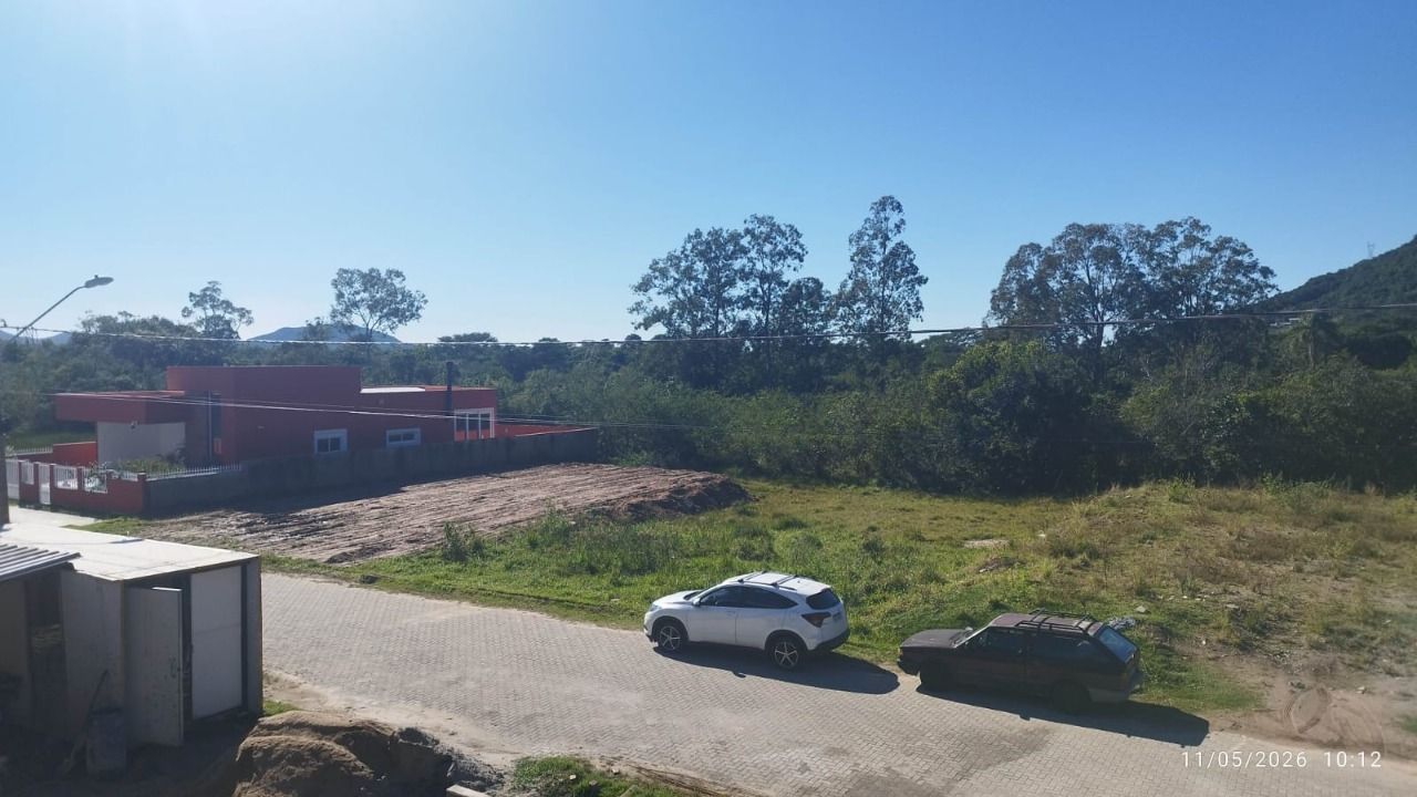 Casa com 117m², 4 quartos (sendo 1 suíte), 2 garagens, no bairro Ribeirão da Ilha em Florianópolis