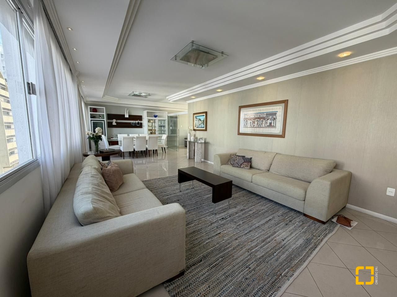 Apartamento com 218m², 6 quartos (sendo 2 suítes), 2 garagens, no bairro Centro em Florianópolis