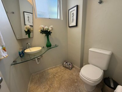 Apartamento com 218m², 6 quartos (sendo 2 suítes), 2 garagens, no bairro Centro em Florianópolis